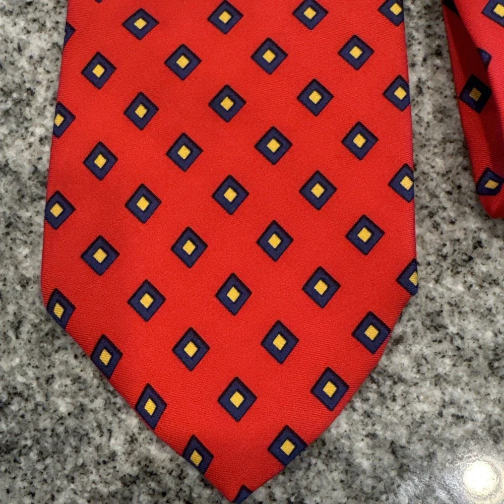 Brooks Brothers Makers 100% Silk USA Made Tie Red Gold Navy Blue Diamond‎ 57